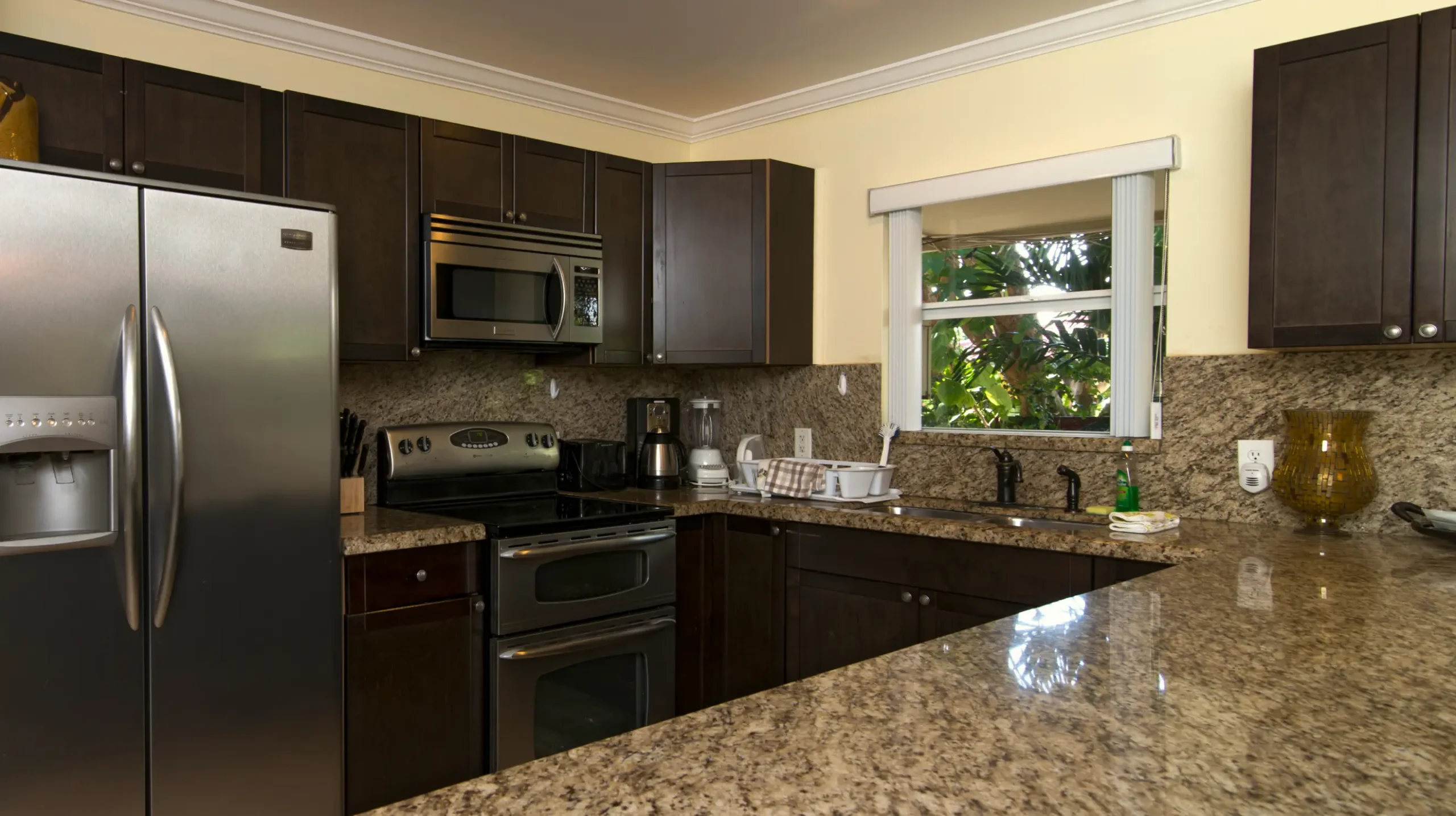 FTL-Riv-Kitchen-1-scaled